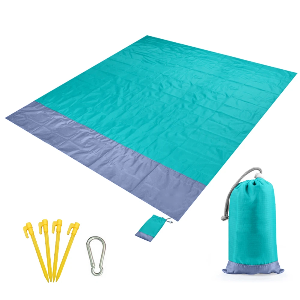 ensemble-serviette-et-outils-plage
